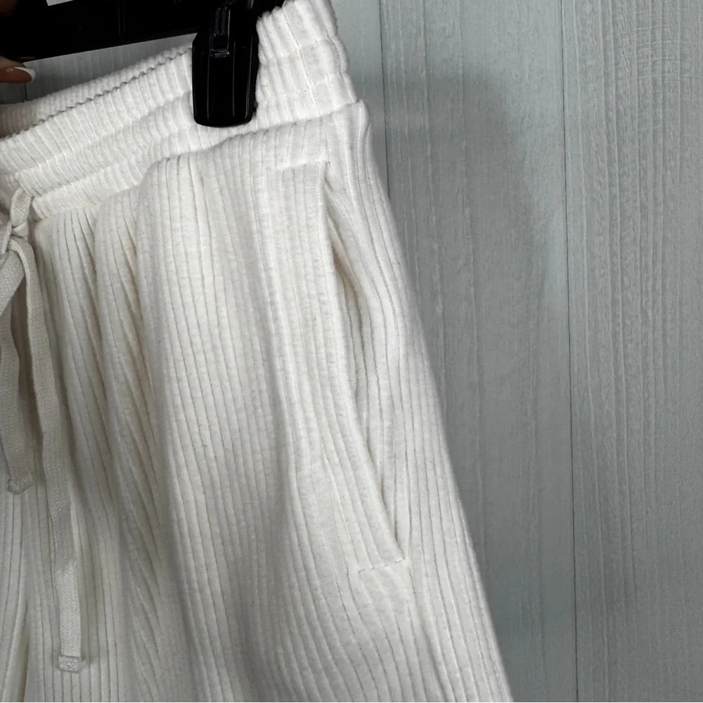 Abercrombie & Fitch Cream Athletic Shorts - Lounge Collection - Picture 3 of 7